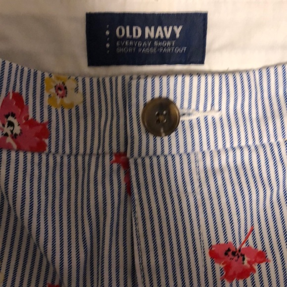 patterned shorts - Picture 4 of 5